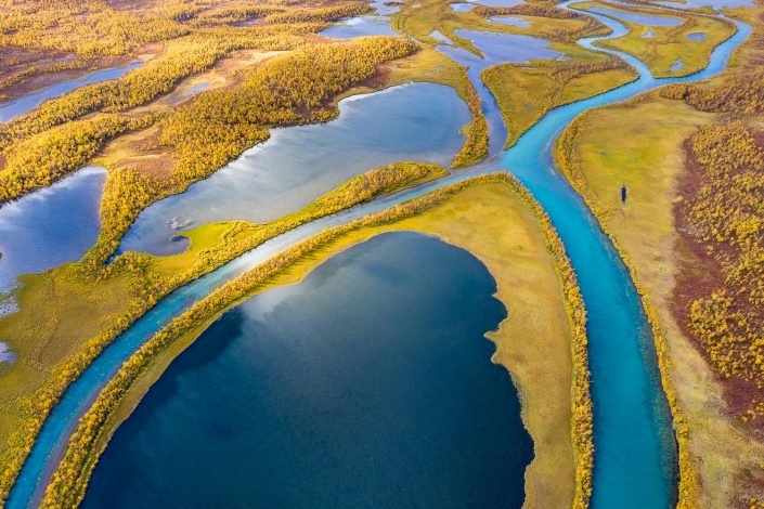 Flussdelta bei Nikkaluokta, Luftaufnahme, Schweden