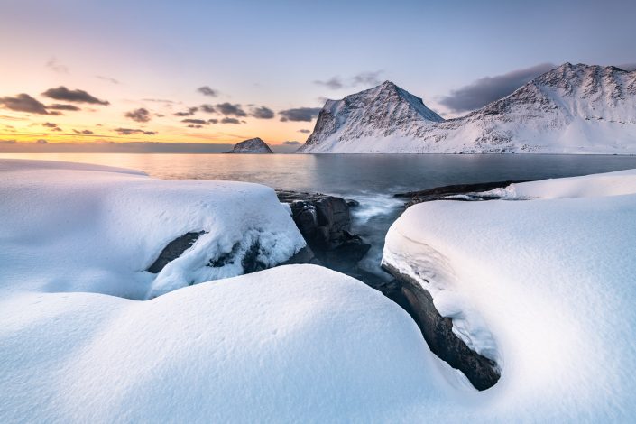 verschneite Küste bei Haukland, Lofoten