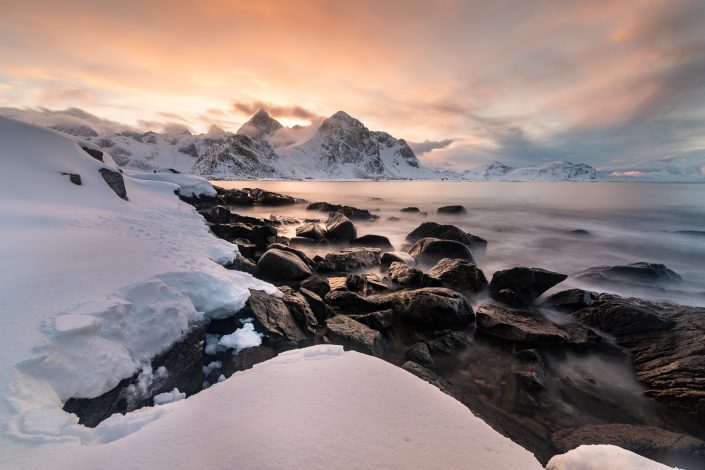 verschneite Landschaft bei Vareid, Lofoten