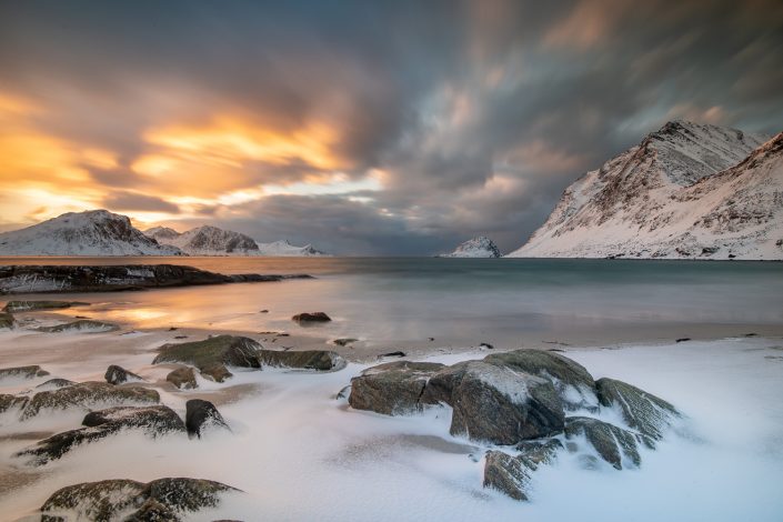 Sonnenuntergang am Strand von Haukland, Winter, Lofoten