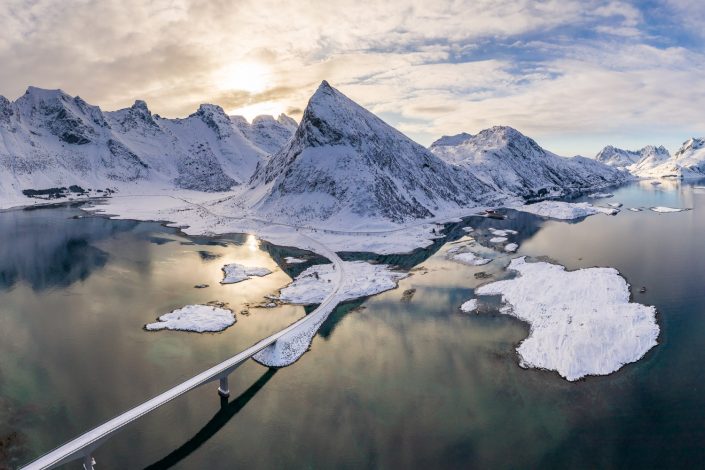 Luftaufnahme vom Berg Volandstinden, Norwegen