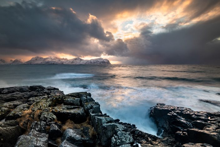 Landschaft der Lofoten, Küste, Norwegen