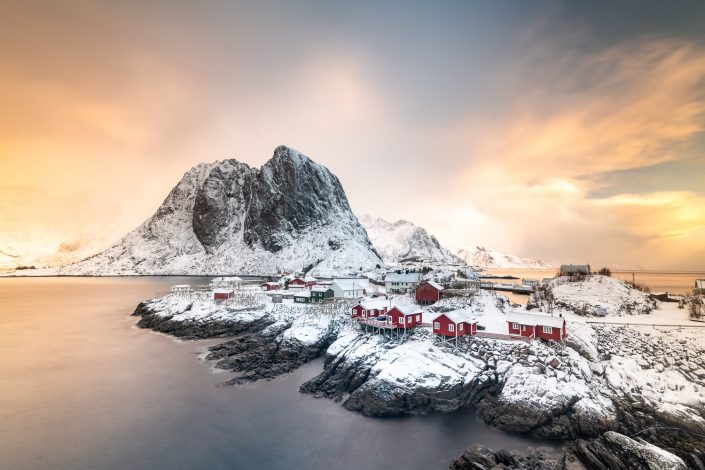 Hütten von Hamnoy bei Sonnenaufgang, Lofoten