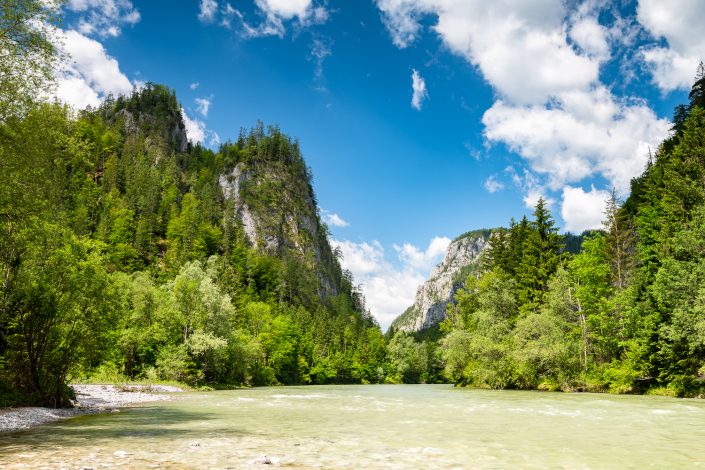 Enns fließt durch Nationalpark Gesäuse, Alpen, Österreich