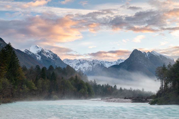 Nebel über der Soca, Landschaftsfoto, Slowenien