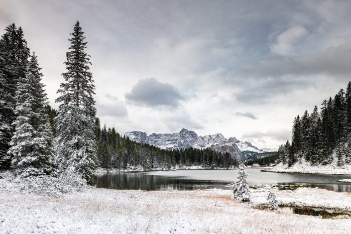 Verschneiter Misurinasee, Dolomiten, Südtirol