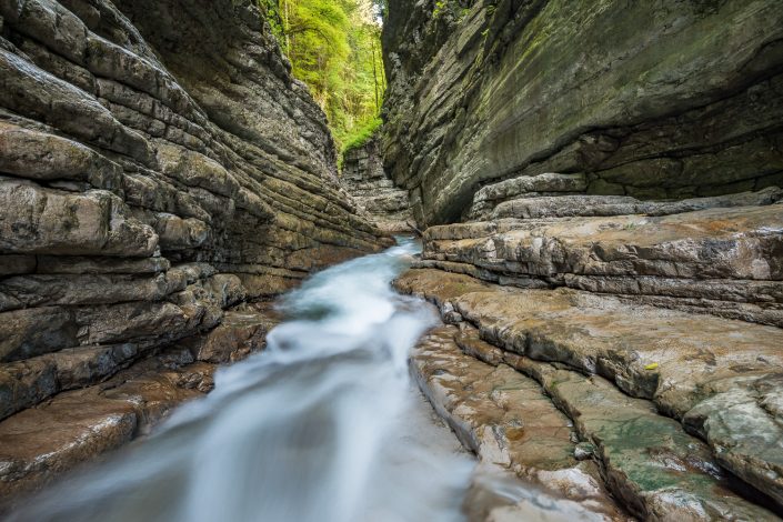 Taugl fließt durch enge Klamm, Salzburg, Österreich