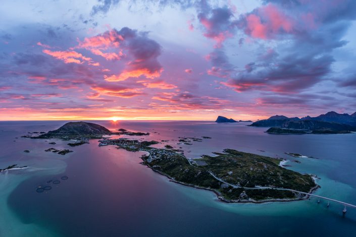 Insel Sommaroy bei Sonnenuntergang, Tromsö, Norwegen