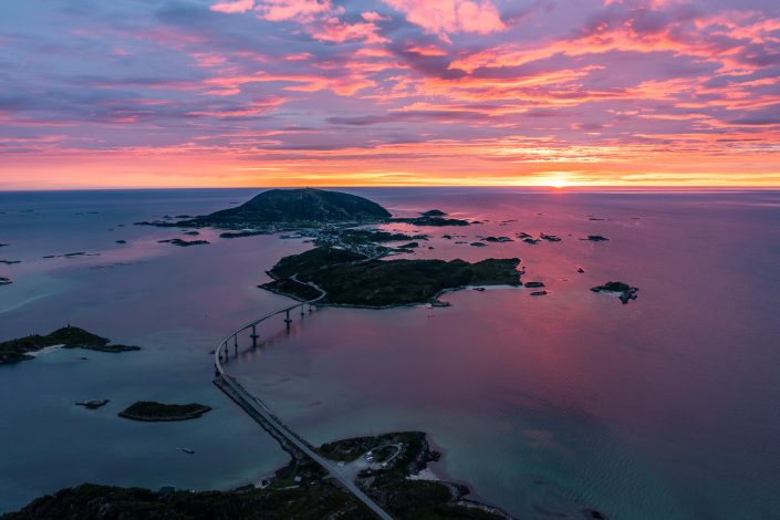 Insel Sommaroy bei Sonnenuntergang, Tromsö, Norwegen